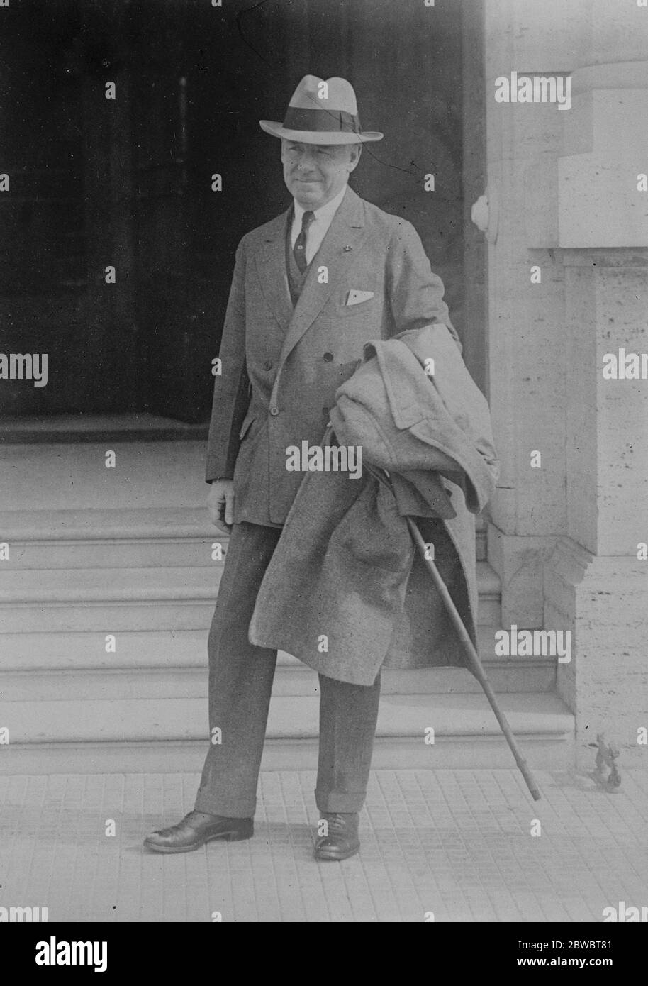 Thomas W Lamont, socio della ditta Pierpont Morgan , che si dichiara in Italia in relazione ad un prestito , presso l'Excelsior Hotel di Napoli 25 aprile 1925 Foto Stock
