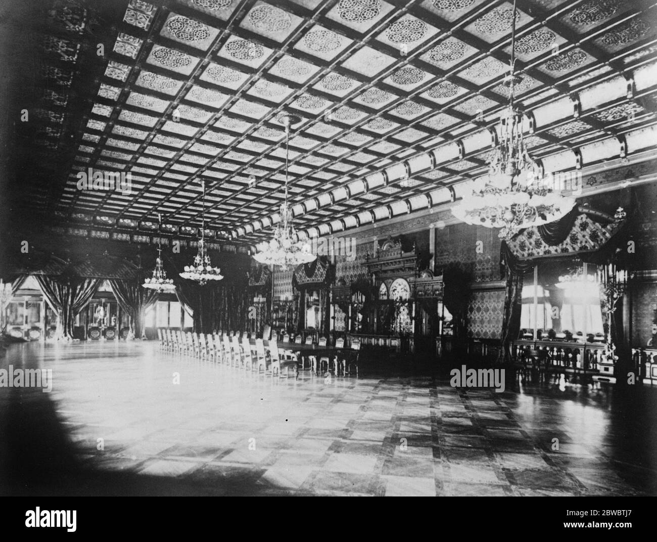 La casa del Mikado . Il pubblico per vedere come appare nelle fotografie la Homeden Hall il Palazzo Imperiale a Tokyo 23 gennaio 1926 Foto Stock