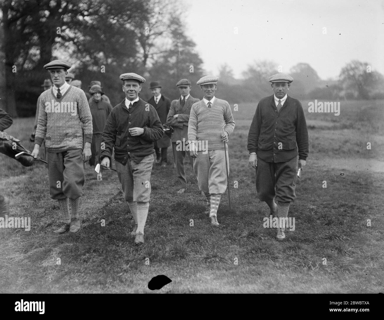 Interessante partita a quattro palline inaugura la nuova casa di golf di Highgate. Un interessante concorso di quattro medaglie di palla è stato giocato al Golf Club Hoghgate giovedì . Da sinistra a destra e R Whitcomb , Howard the Australian Professional , F Saunders the Highgate Professional e C A Whitcomb . 22 aprile 1926 Foto Stock