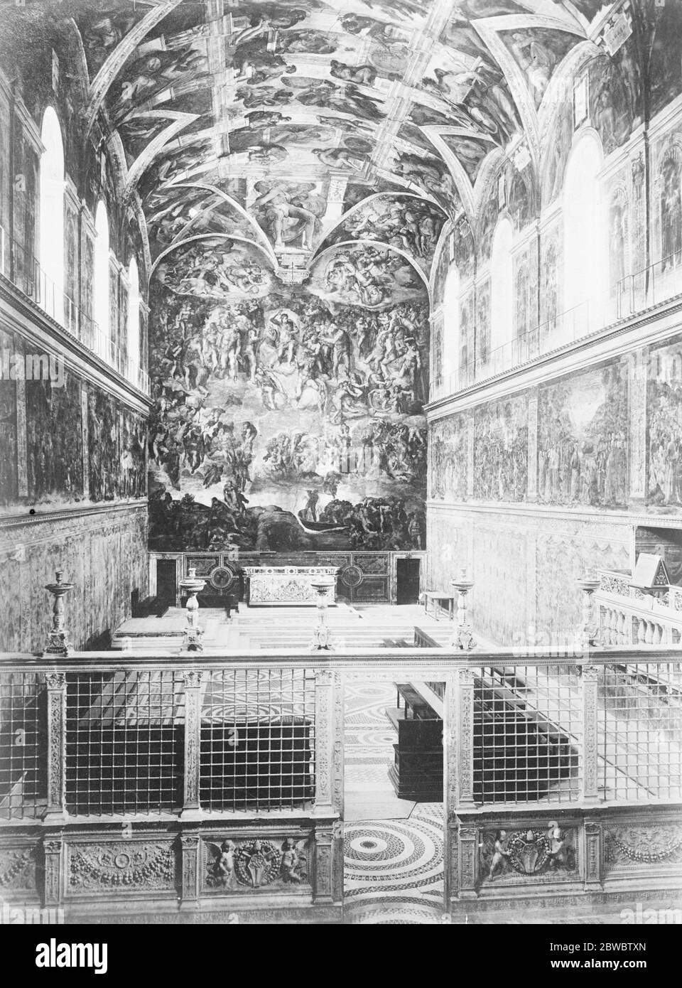 La Cappella Sistina in Vaticano ha riferito di essere in pericolo di cedimento . Una vista suggestiva della Cappella Sistina . 18 novembre 1926 Foto Stock