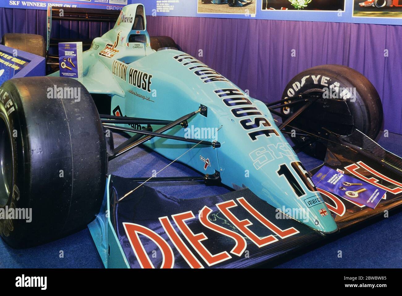 La vettura di Formula uno di Ivan capelli del marzo 881 in mostra al SALONE DELLE AUTO DA CORSA 1989. Olympia 2, Londra, Inghilterra, Regno Unito, GB. 4-8 gennaio 1989 Foto Stock