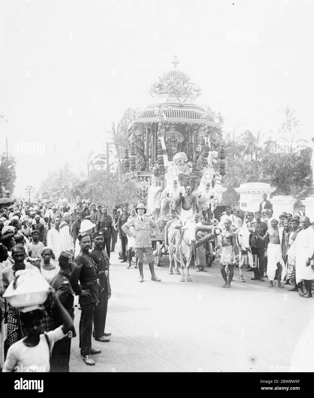 Rivale dello spettacolo di Lord Mayor . Una foto di Colombo che mostra la giuggernaut d'argento alla processione del Vel Festival . 27 ottobre 1926 Foto Stock
