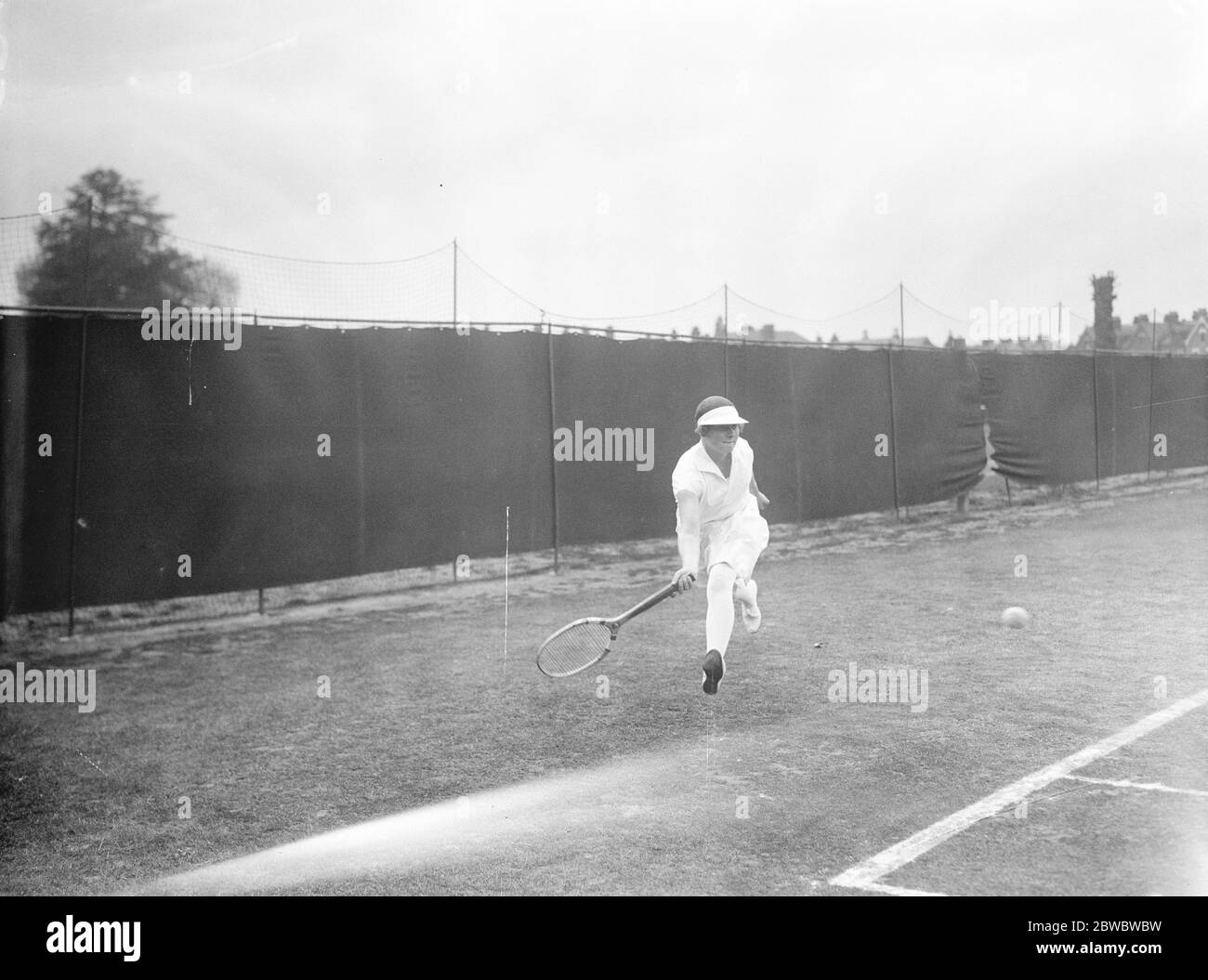 Campionati di tennis sul prato Middlesex a Chiswick . Miss G Sterry in gioco 27 maggio 1926 Foto Stock