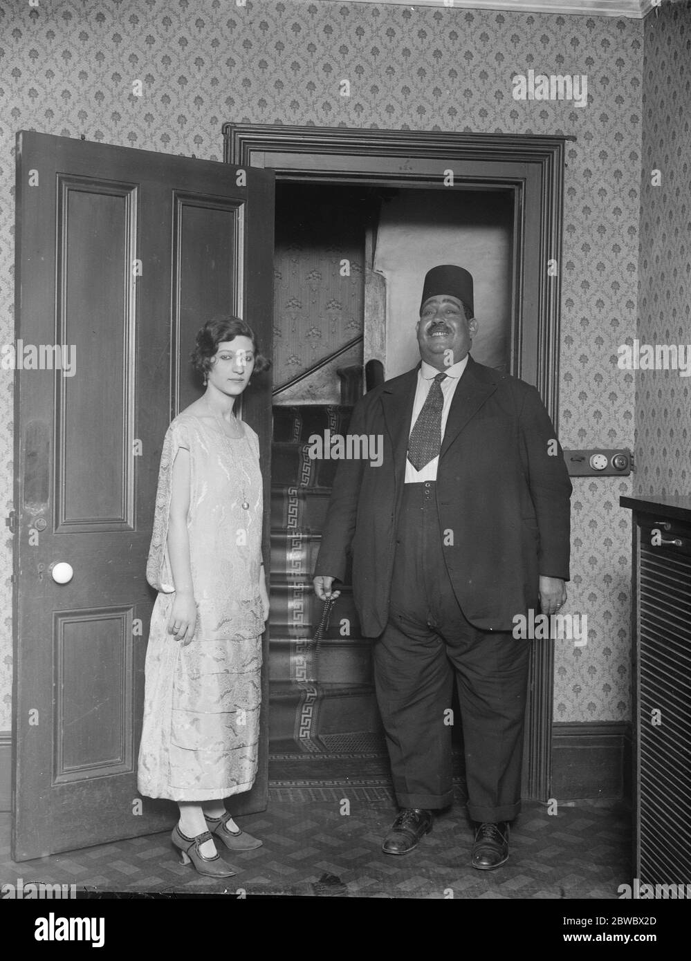 Il famoso Sindaco Egiziano raggiunge Londra in aereo . Naman Pasha Alasar , sindaco di Mahalla El Kobra , Egitto , e Mme Naman , che sono appena arrivati a Londra da Parigi in aereo . 2 settembre 1925 Foto Stock