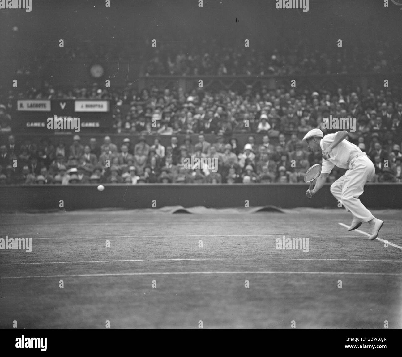 Campionati di tennis su prato a Wimbledon . Lacoste in gioco . 4 luglio 1925 Foto Stock