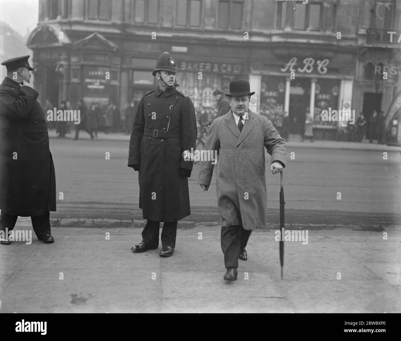Il Parlamento torna a lavorare con una sessione animata in vista . Sir Kingsley Wood, MP, arrivo. 10 febbraio 1925 Foto Stock