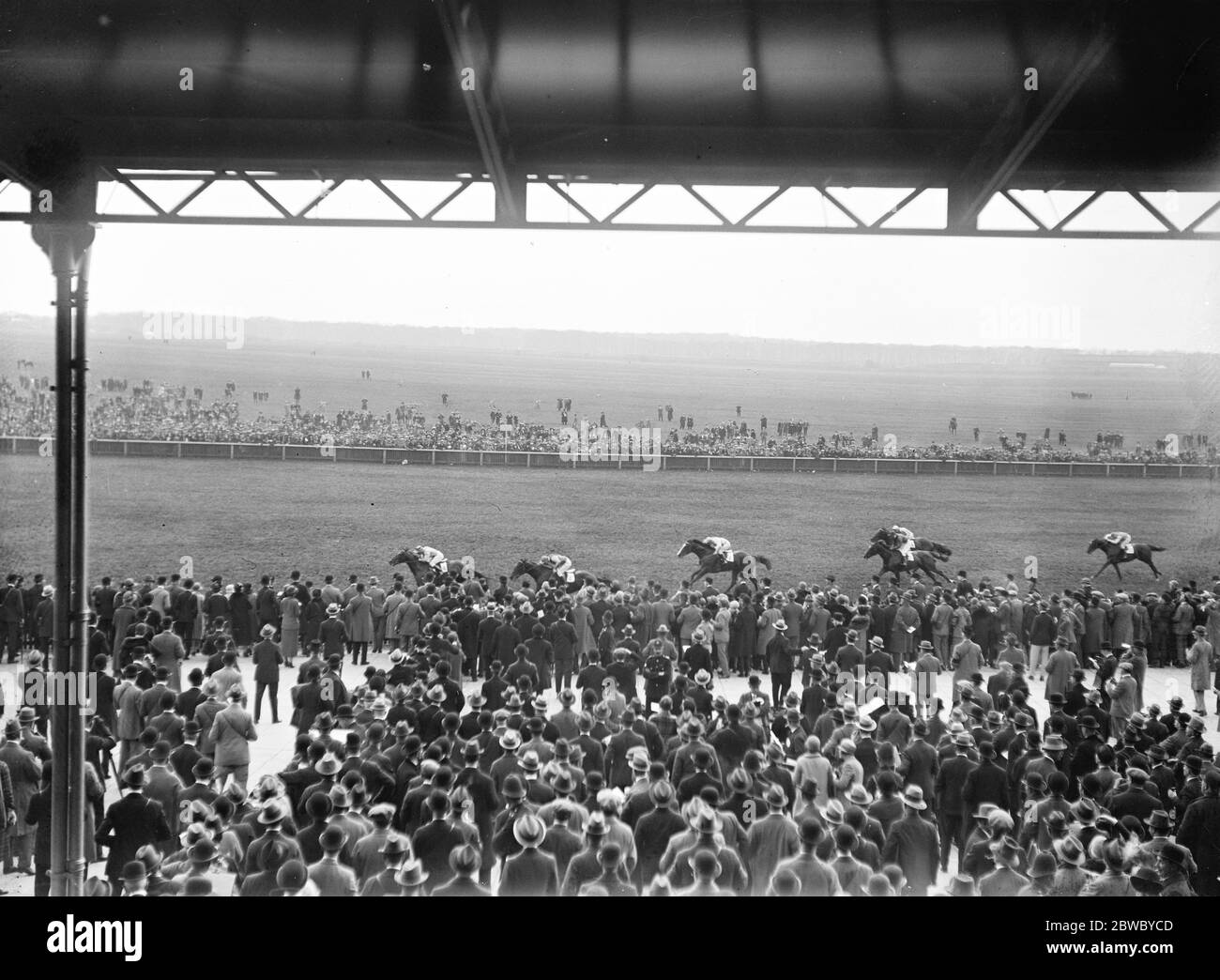 Una vittoria facile per Donoghue su ' Manna ' nelle 2000 guineas 30 aprile 1925 Foto Stock