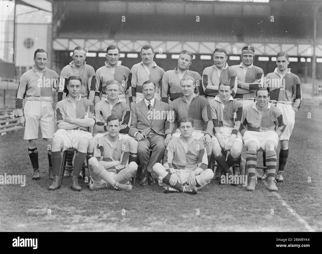 Harlequins incontra il Club di rugby Headingley a Twickenham . Il team Harlequins . 18 aprile 1925 Foto Stock