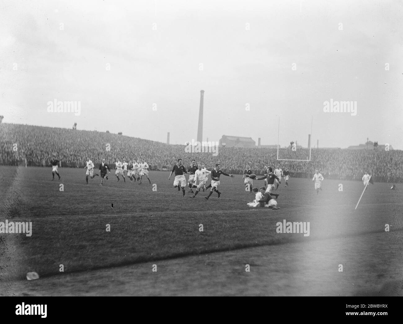 Inghilterra sconfitta dalla Scozia ad Edimburgo in Scozia internazionale di rugby passando 21 marzo 1925 Foto Stock