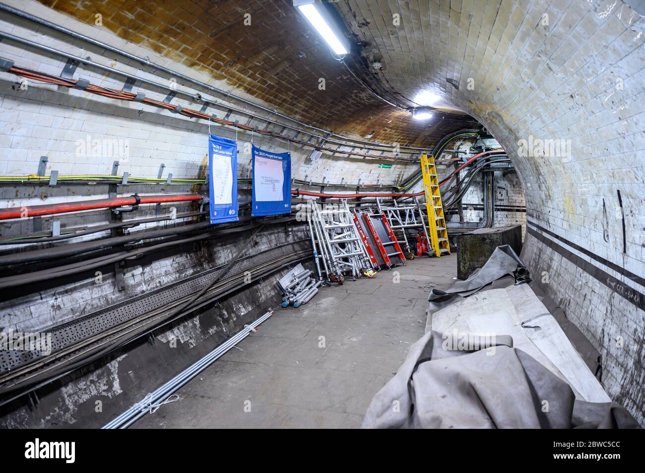 Visita alla stazione della metropolitana di immagini e
