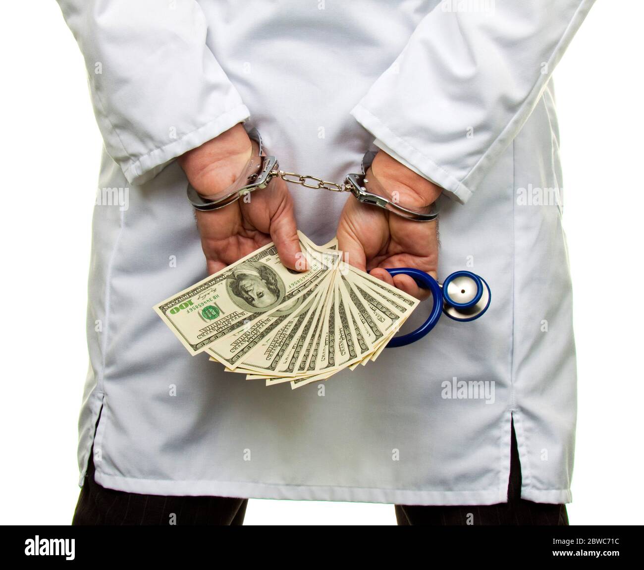 Ein Arzt mit Dollar Geldscheinen und Hanschellen, Schwarzgeld, Foto Stock