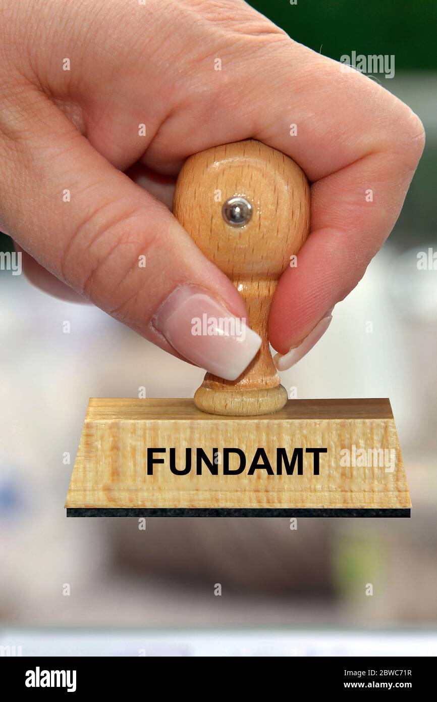 Hand mit Stempel, Frauenhand, Aufschrift: Fundamentt Foto Stock