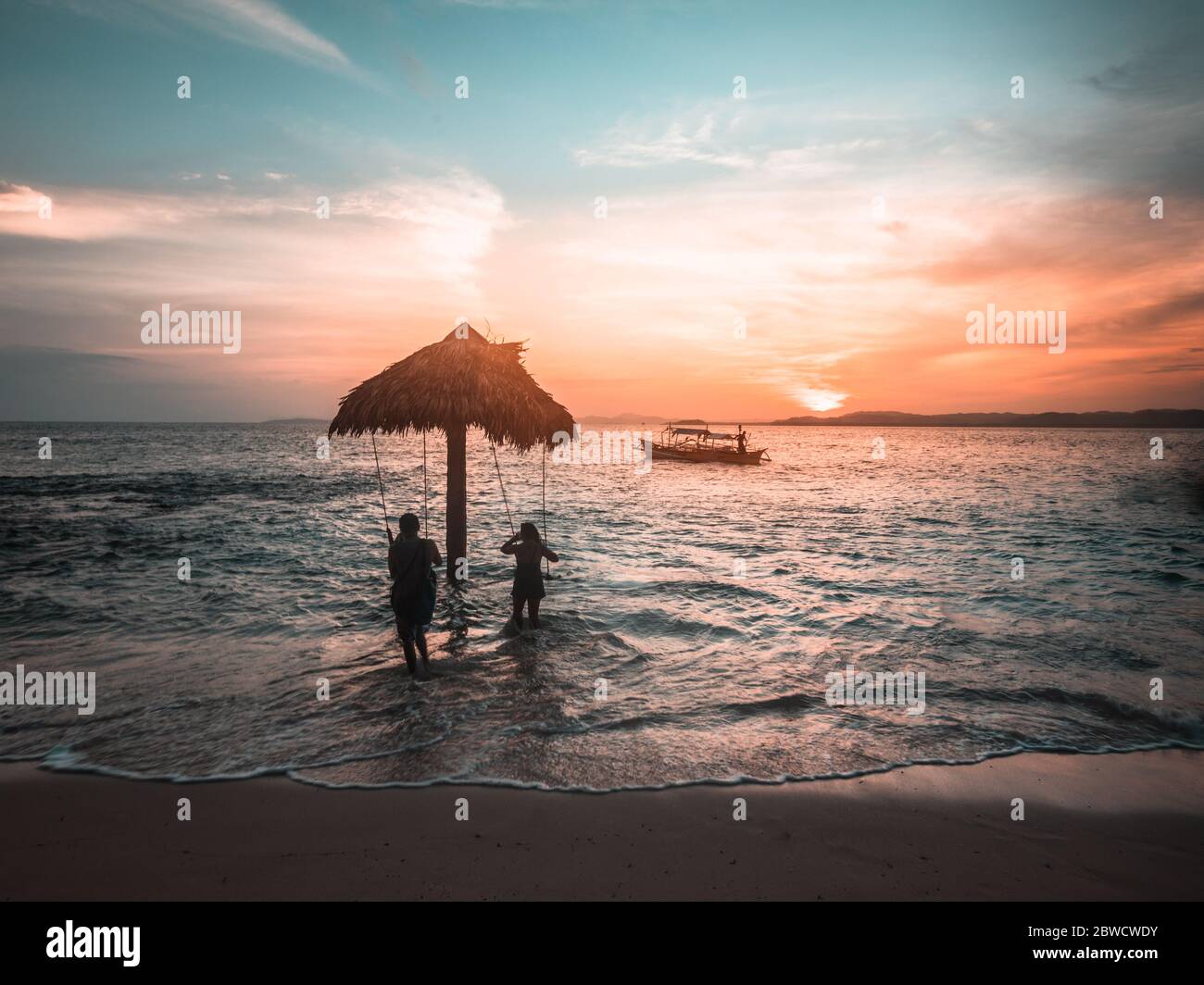 Tramonto sull'isola di Guyam a Siargao Foto Stock