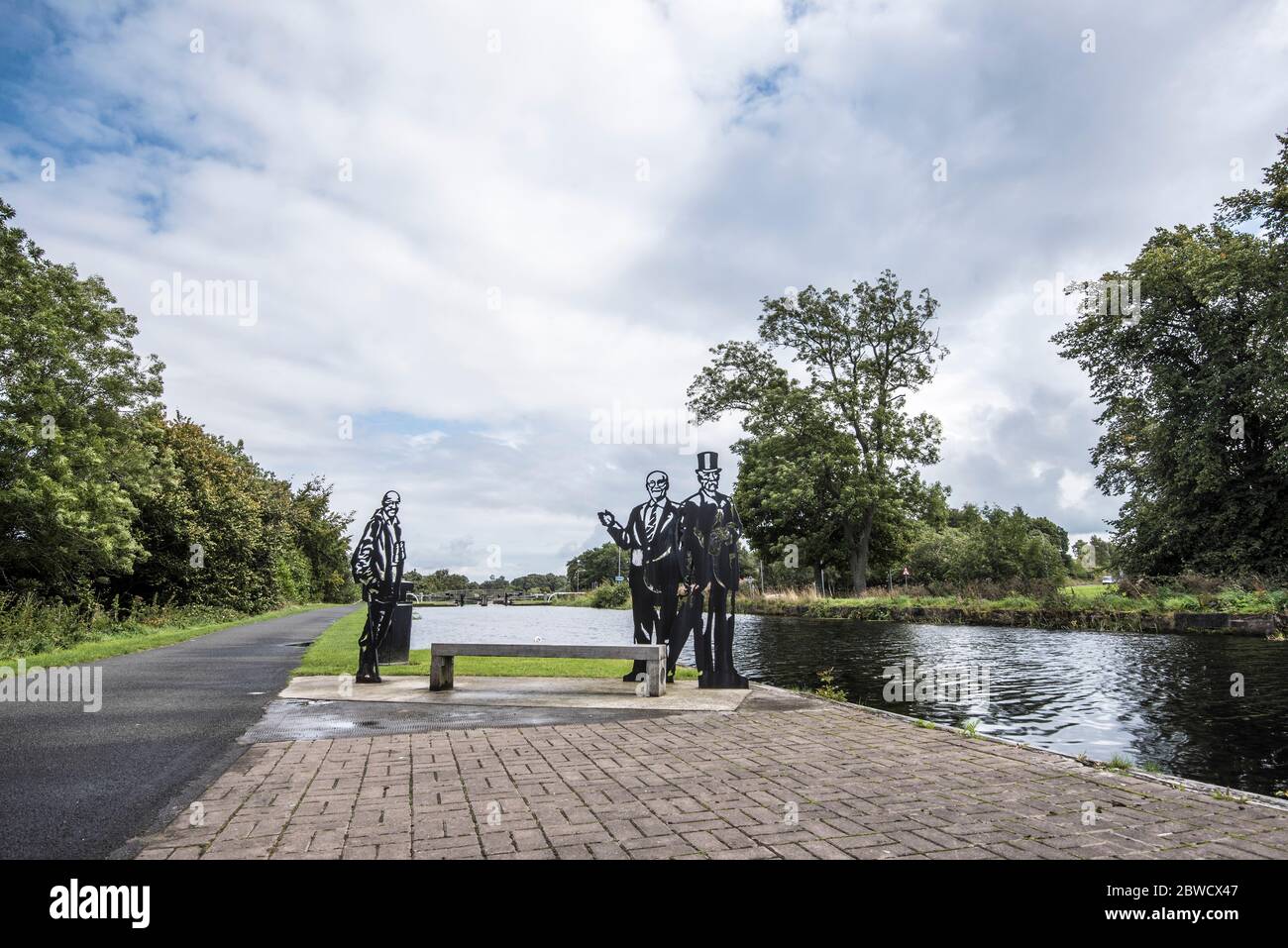Portrait Bench at Forth & Clyde Canal vicino a Lock 16 Falkirk. Foto Stock