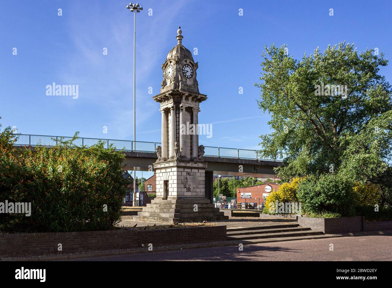 Torre dell'orologio commemorativa di Edward VII, costruita nel 1911 da Edmund Kirby, Clifton Crescent, Birkenhead. Foto Stock