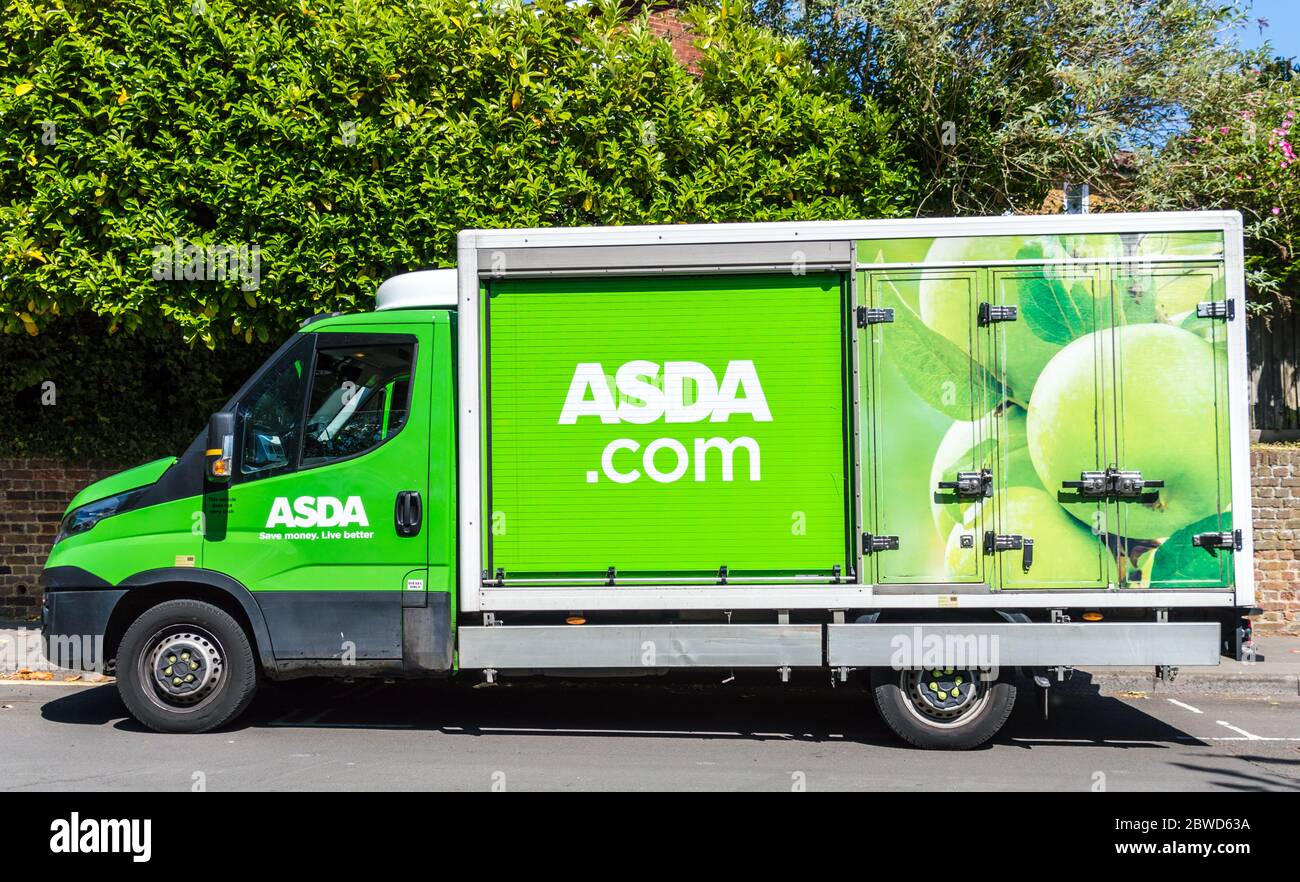 CONSEGNA IN van ASDA in strada Foto Stock CONSEGNA IN van ASDA in strada Foto Stock