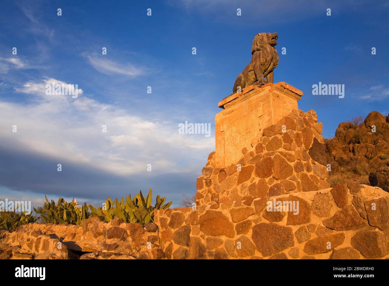Grotta Hill, la Missione di San Xavier del Bac, Tucson, Arizona, Stati Uniti d'America Foto Stock