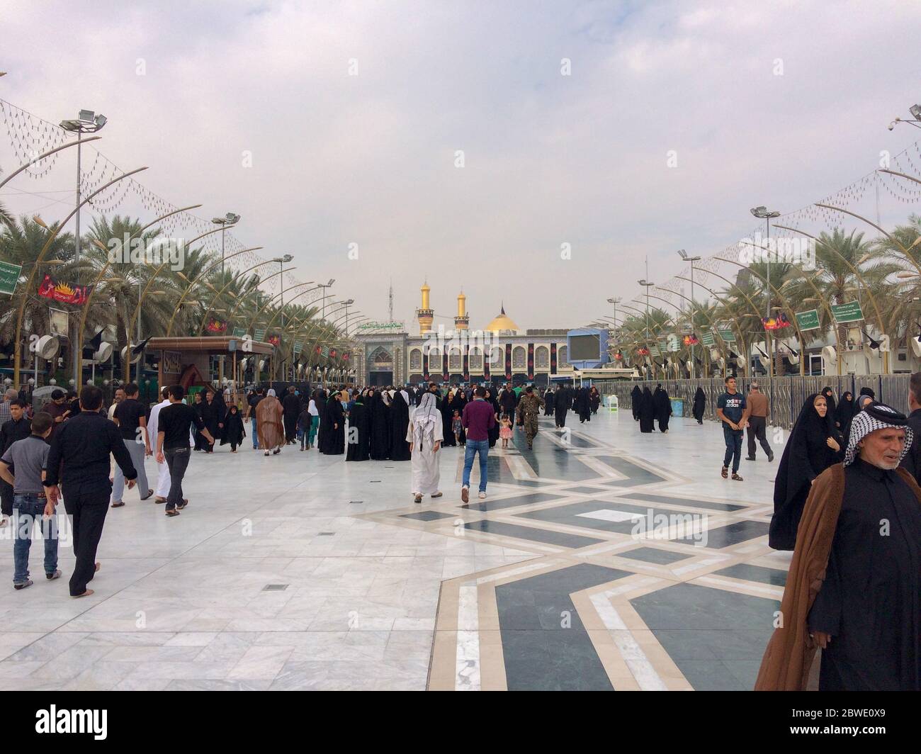 Arbiana escursione, un grande raduno mondiale, i musulmani di tutto il mondo, milioni di donne e uomini e un movimento religioso in Iraq Foto Stock