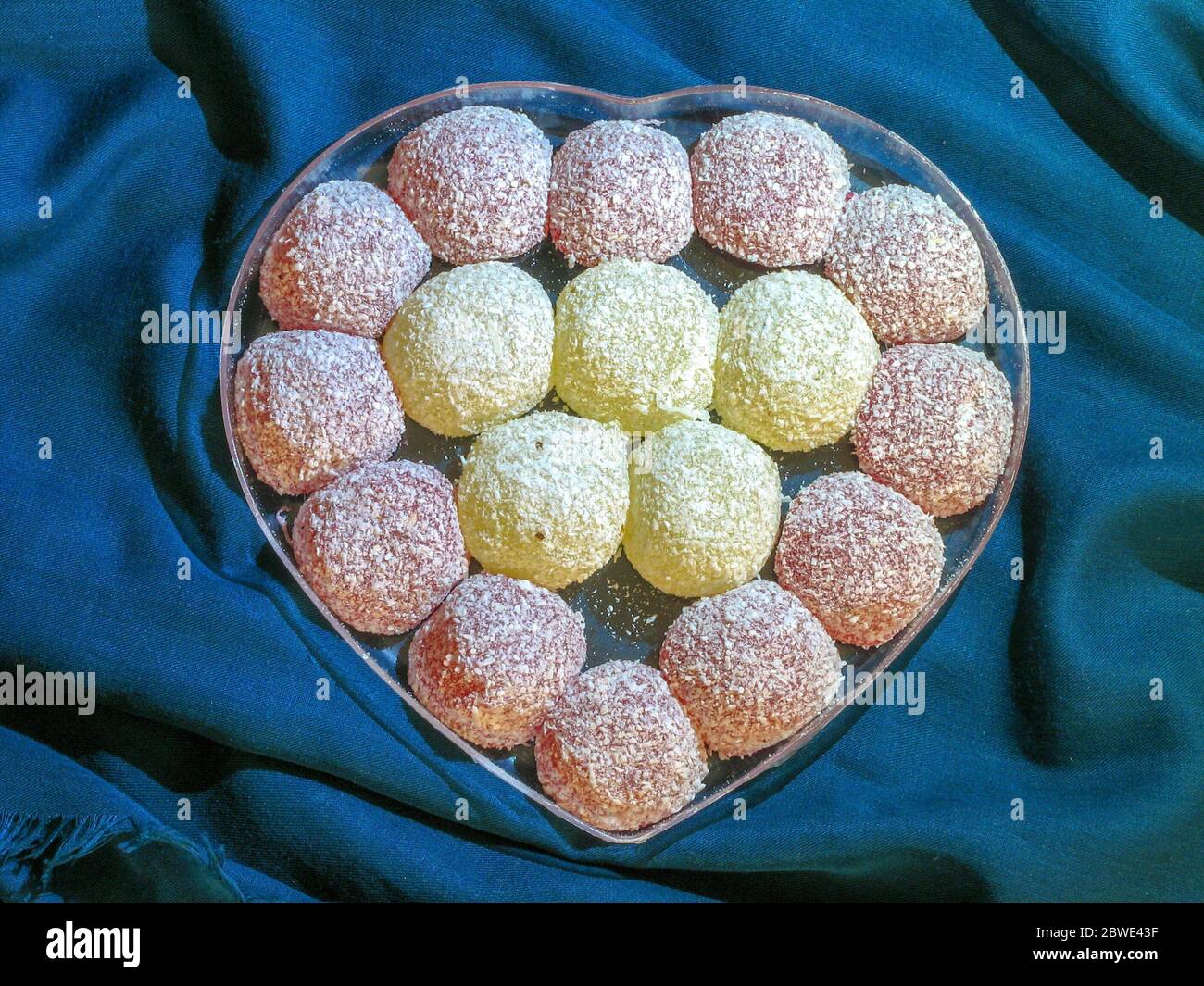 Caramella iraniano e dolci a forma di cuore. Cultura iraniano Foto Stock