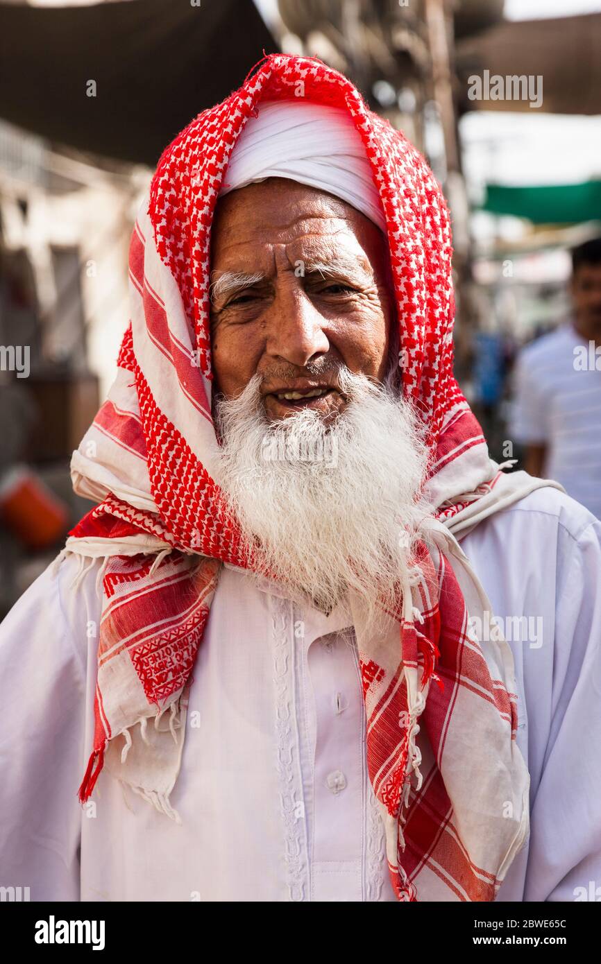 Uomo in costume nazionale, Bahawalpur, provincia del Punjab, Pakistan, Asia meridionale, Asia Foto Stock