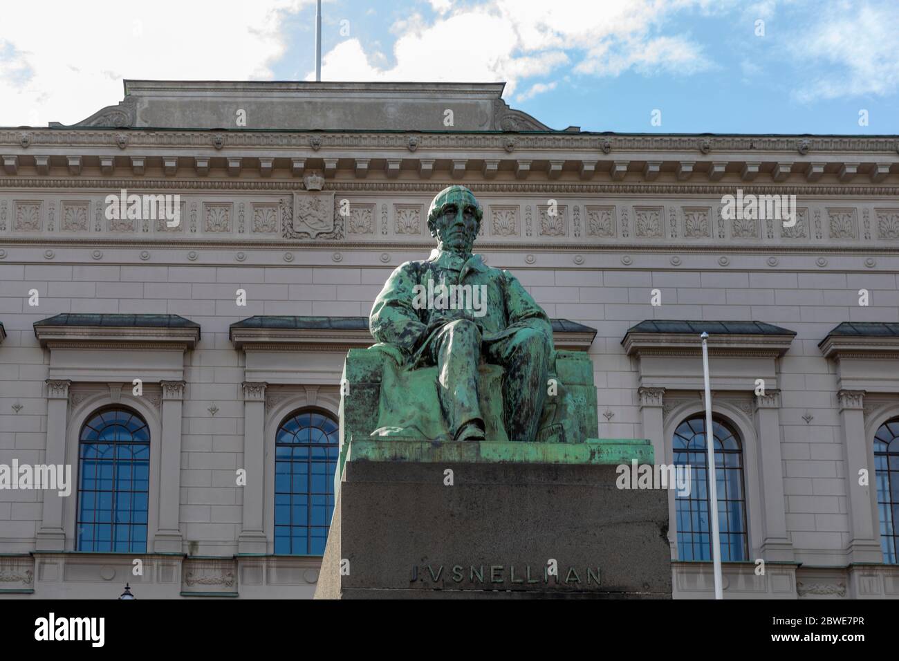 Statua di bronzo di J.V. Snellman di fronte alla Banca nazionale finlandese nel centro di Helsinki Foto Stock