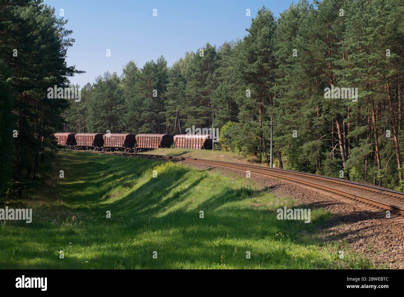 La zona dove i treni dal ghetto di Vilnius si fermavano per scaricare le vittime. Al memoriale Paneriai, luogo dell'uccisione di massa e tombe di ebrei Foto Stock