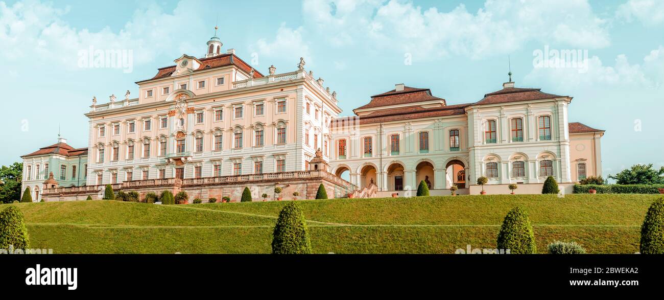 LUDWIGSBURG, GERMANIA - Settembre 2015. Ludwigsburg Residential Palace sul retro. (Schloss Ludwigsburg), vicino a Stoccarda, conosciuta anche come la 'Versailles Foto Stock