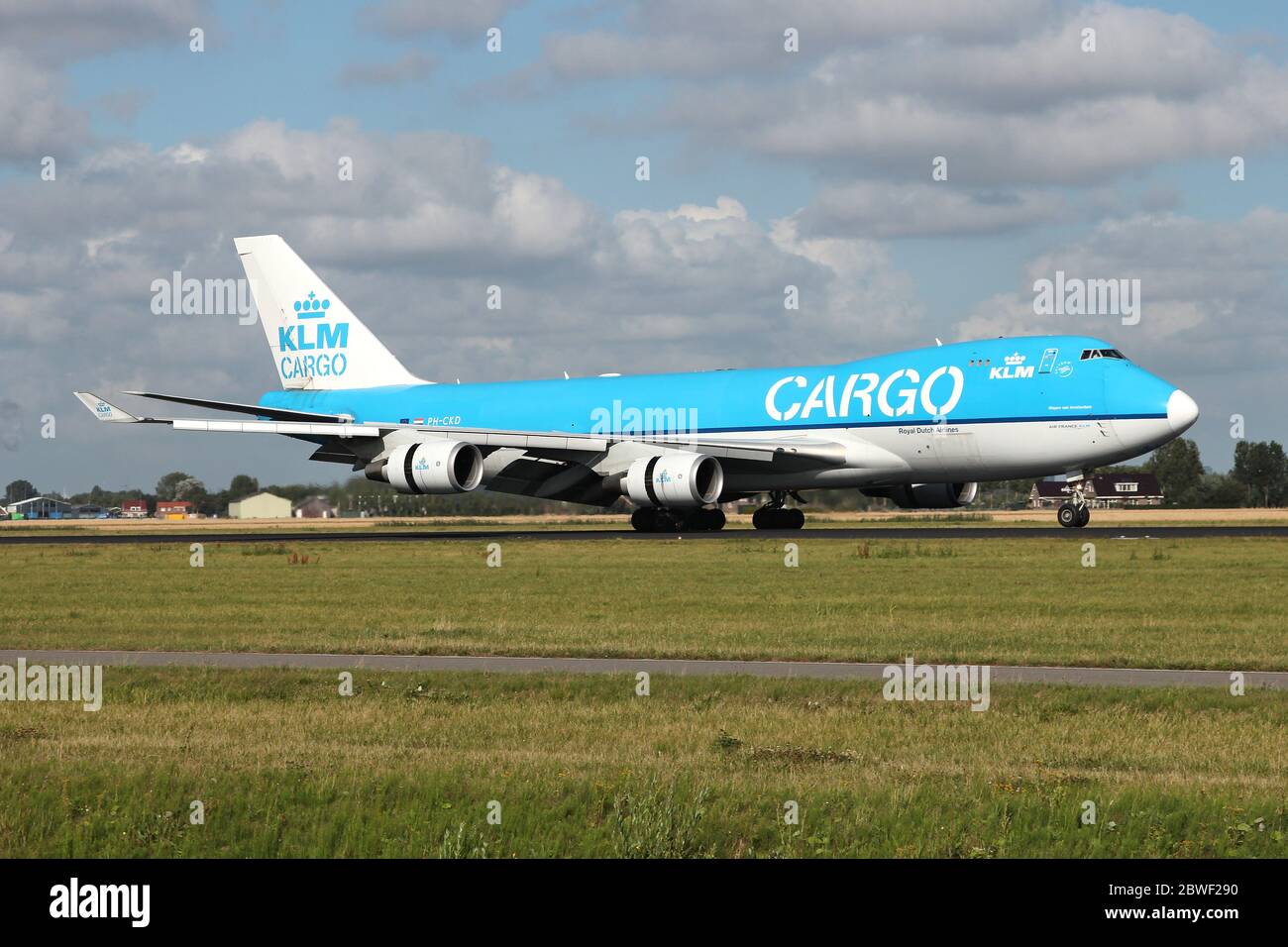 L'olandese KLM Cargo Boeing 747-400F con registrazione PH-CKD è appena atterrato sulla pista 18R (Polderbaan) dell'aeroporto Schiphol di Amsterdam. Foto Stock