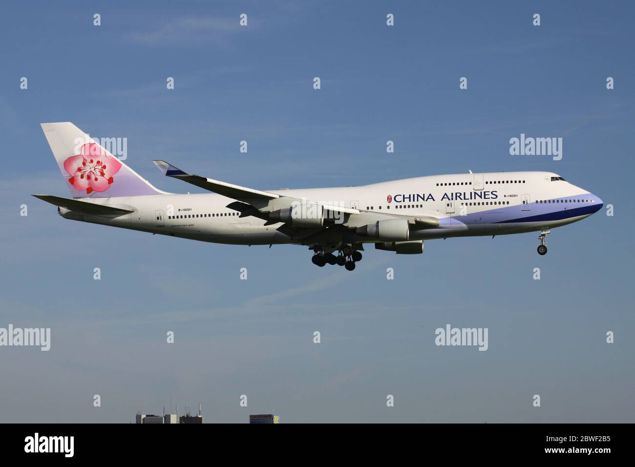 China Airlines Boeing 747-400 con registrazione B-18201 in finale per l'aeroporto Schiphol di Amsterdam. Foto Stock