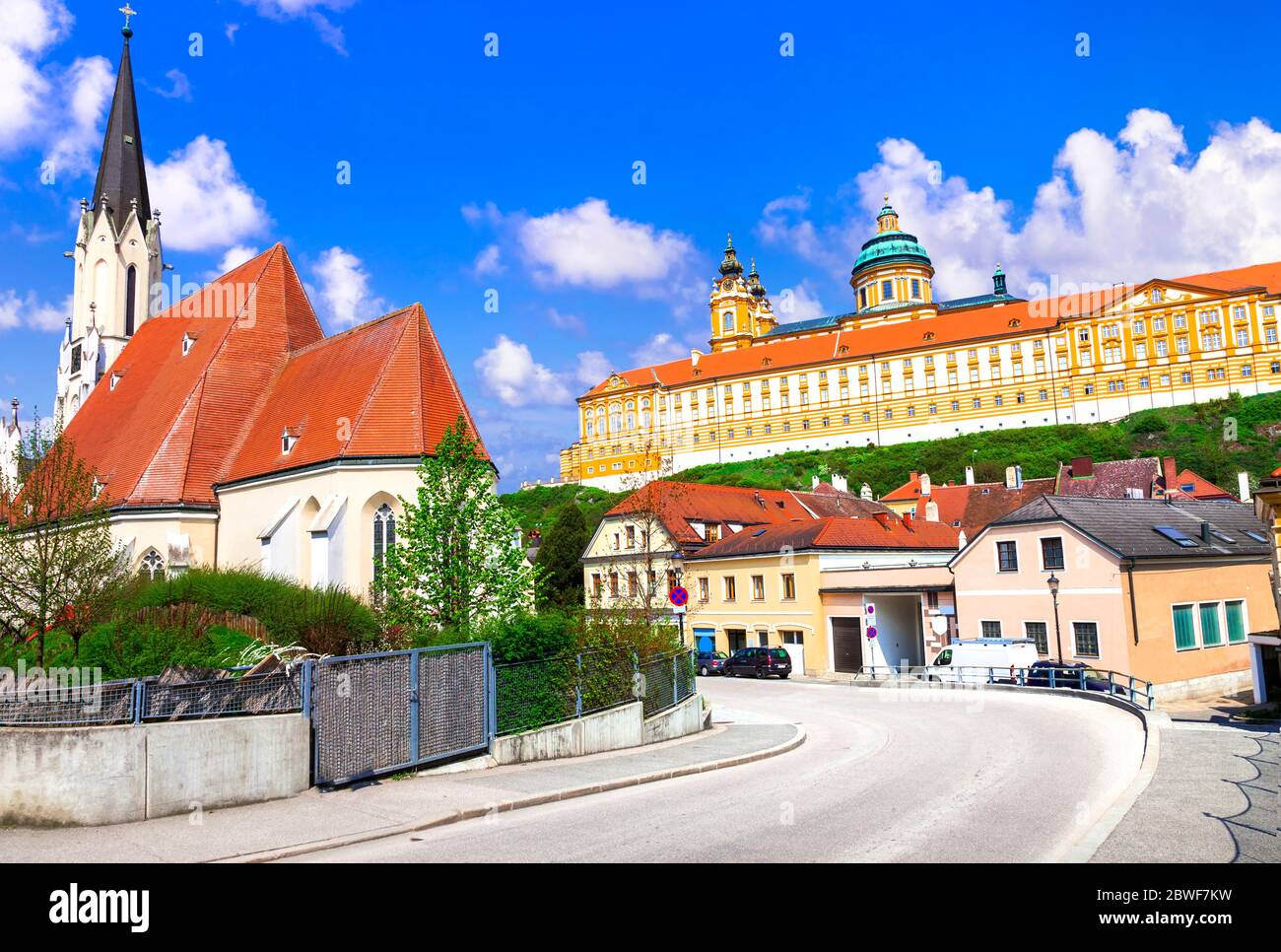 Abbazia di Melk - Abbazia benedettina sopra la città di Melk, bassa Austria, famosa per le crociere sul Danubio Foto Stock