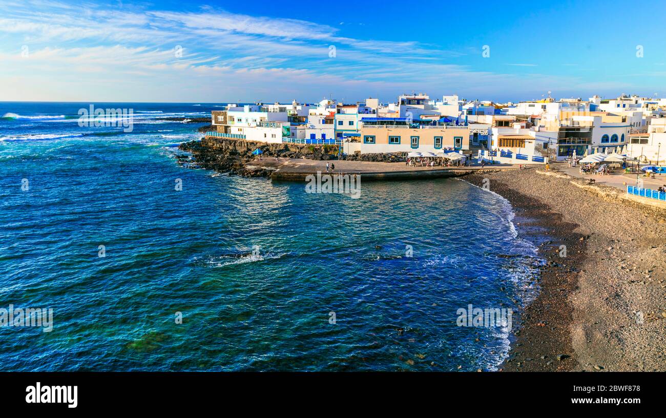 Scenic colorati villaggi tradizionali di Fuerteventura - El Cotillo nella parte nord dell'isola. Isole Canarie di Spagna Foto Stock