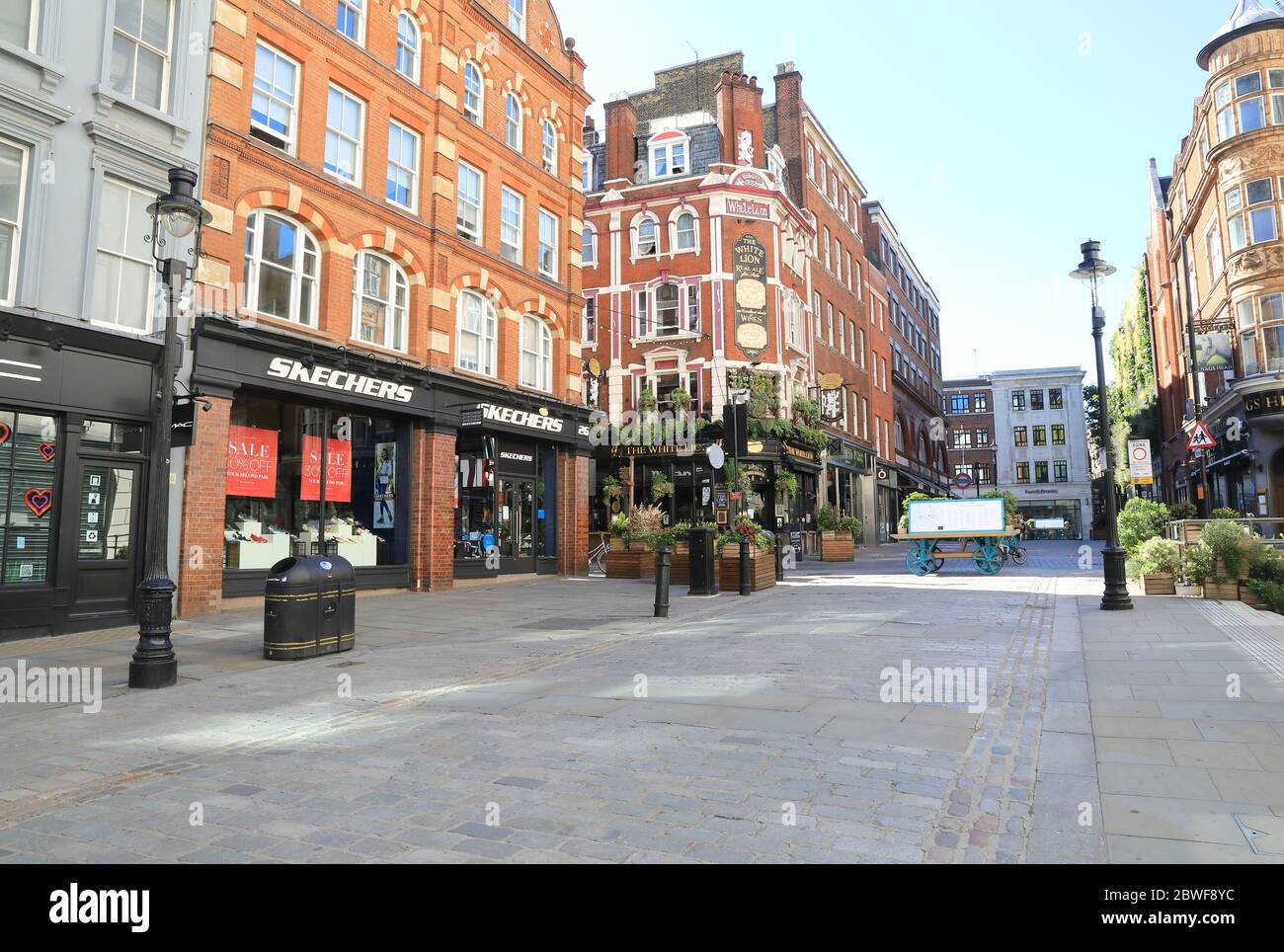 I negozi sono ancora chiusi a Covent Garden alla fine di maggio 2020, nella pandemia del coronavirus, Londra, Regno Unito Foto Stock