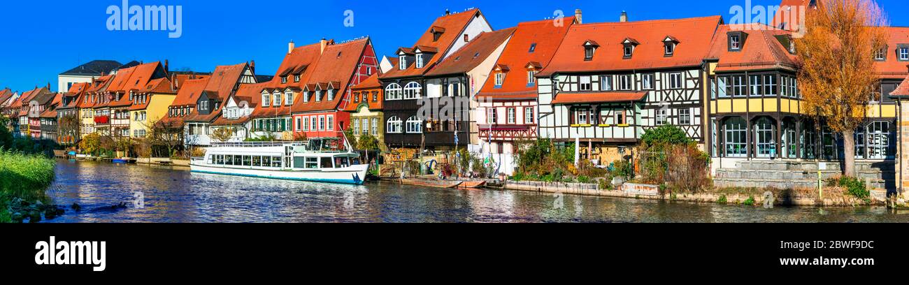 Viaggio in Baviera (Germania) - panoramica città di Bamberga. Case colorate tradizionali sui canali Foto Stock