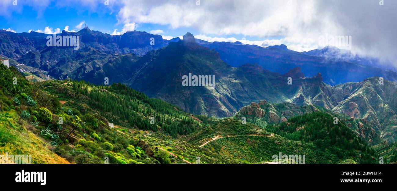 Vista mozzafiato sulle montagne dell'isola delle Canarie. Artenara villaggio, più alto sul Island.Spain. Foto Stock