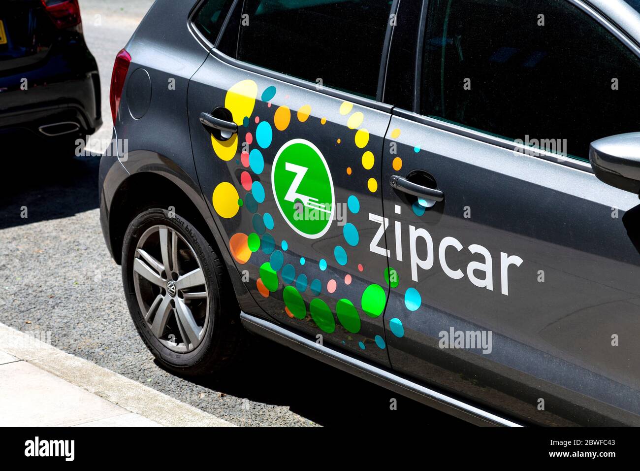 Primo piano f un veicolo Zipcar a noleggio parte di un programma di car sharing, Londra Est, Regno Unito Foto Stock