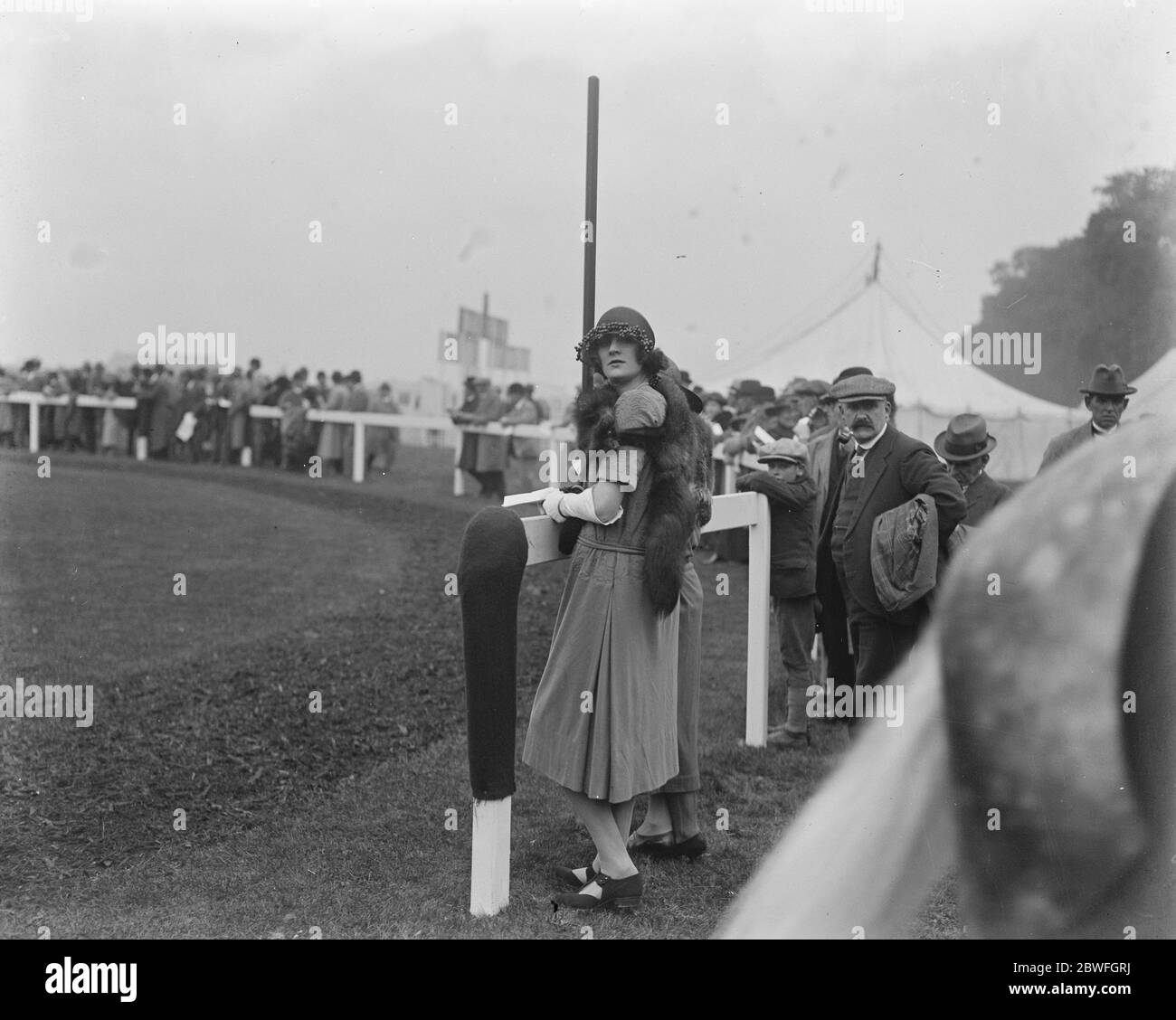 Celebrità a Doncaster . Signora Ursula Grosvenor . 13 settembre 1922 Foto Stock