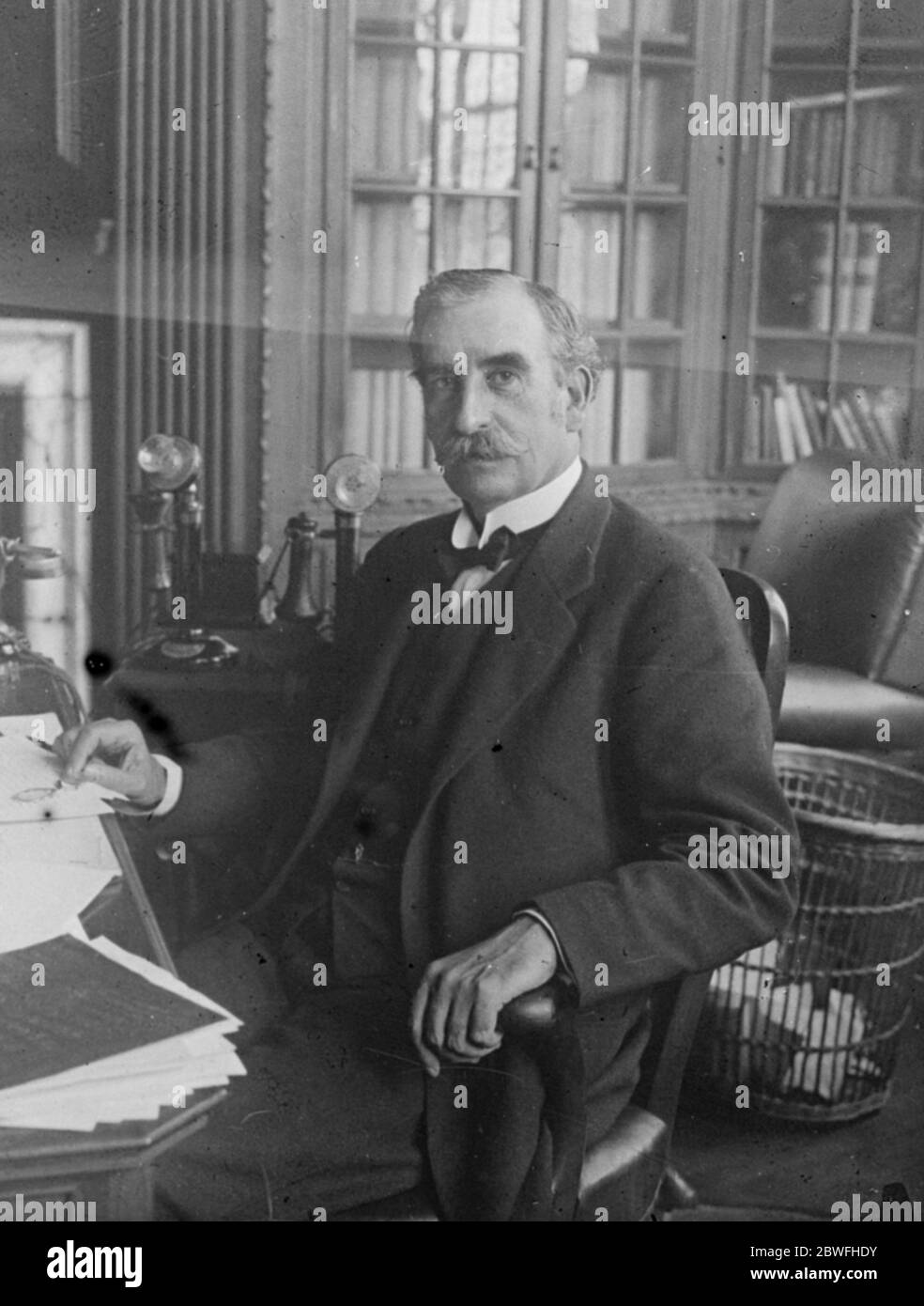 Onorificenze di compleanno Robert Donald , Presidente del Consiglio dell'Unione Stampa dell'Impero , riceve il GCBE 1924 Foto Stock