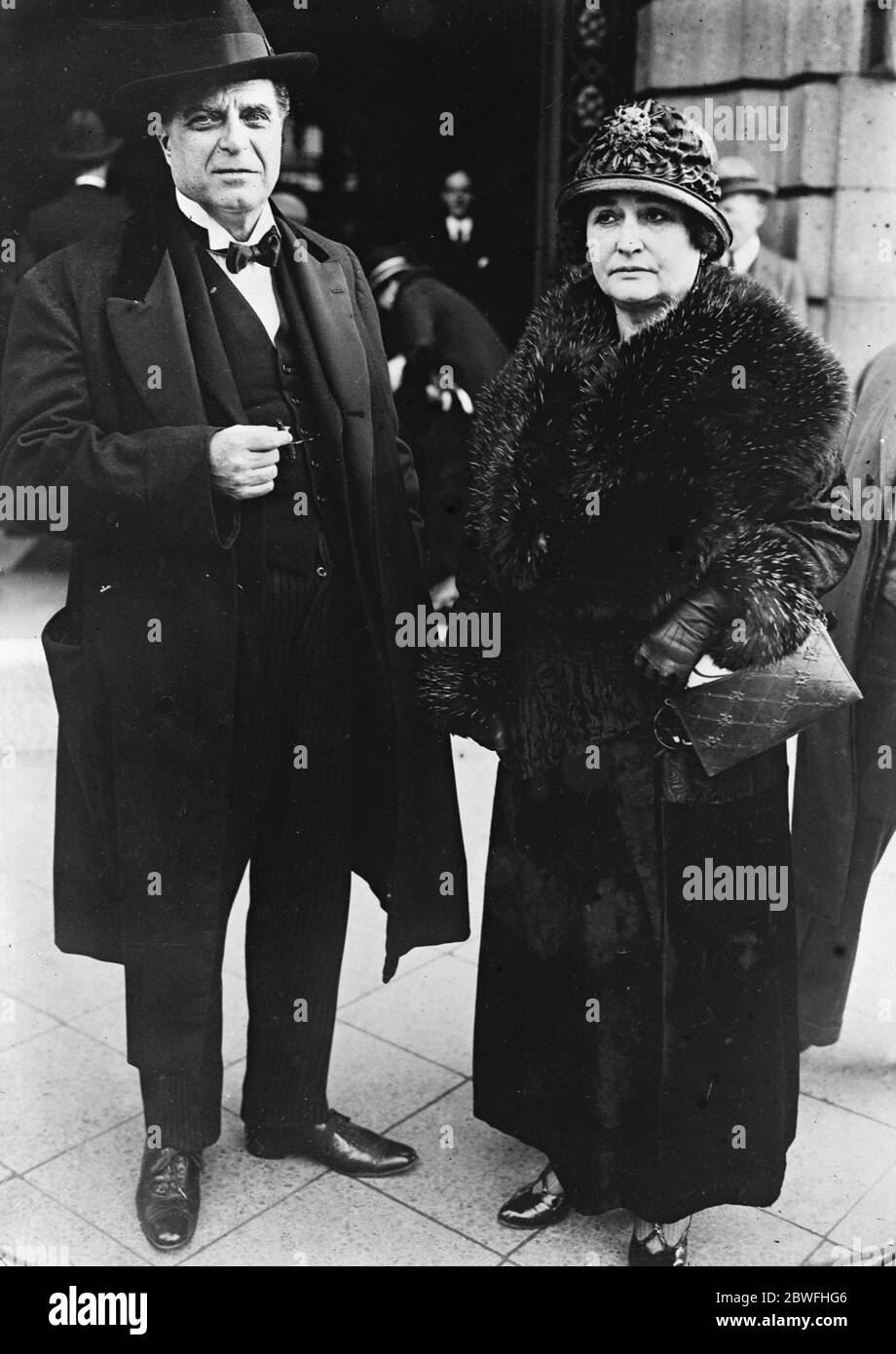 Famoso compositore per Holiday Pietro Mascagni , il compositore italiano , in vacanza con sua moglie a Berlino, Germania 10 settembre 1924 Foto Stock