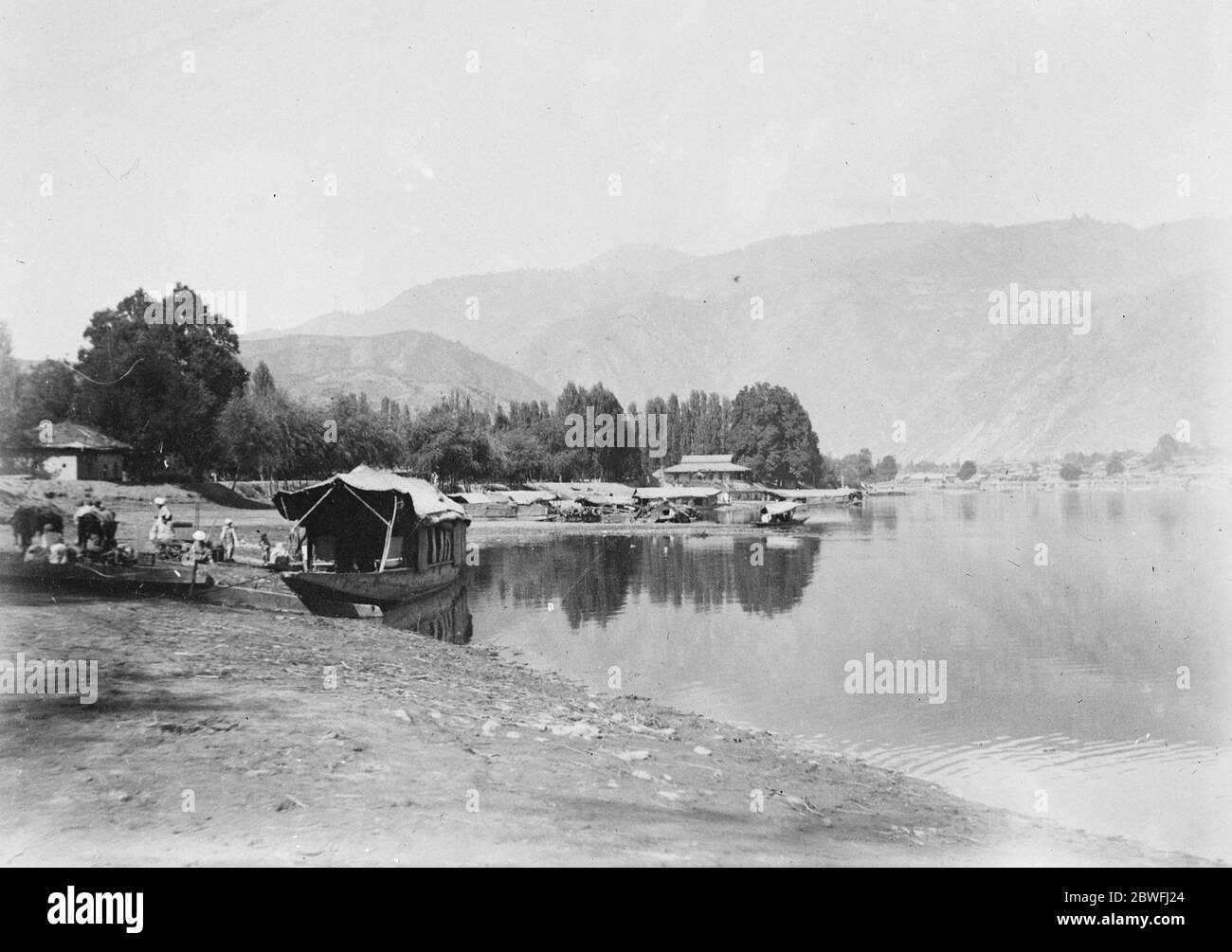 Kashmir , India . Baramulla che mostra il fiume Jhelum . 4 dicembre 1924 Foto Stock