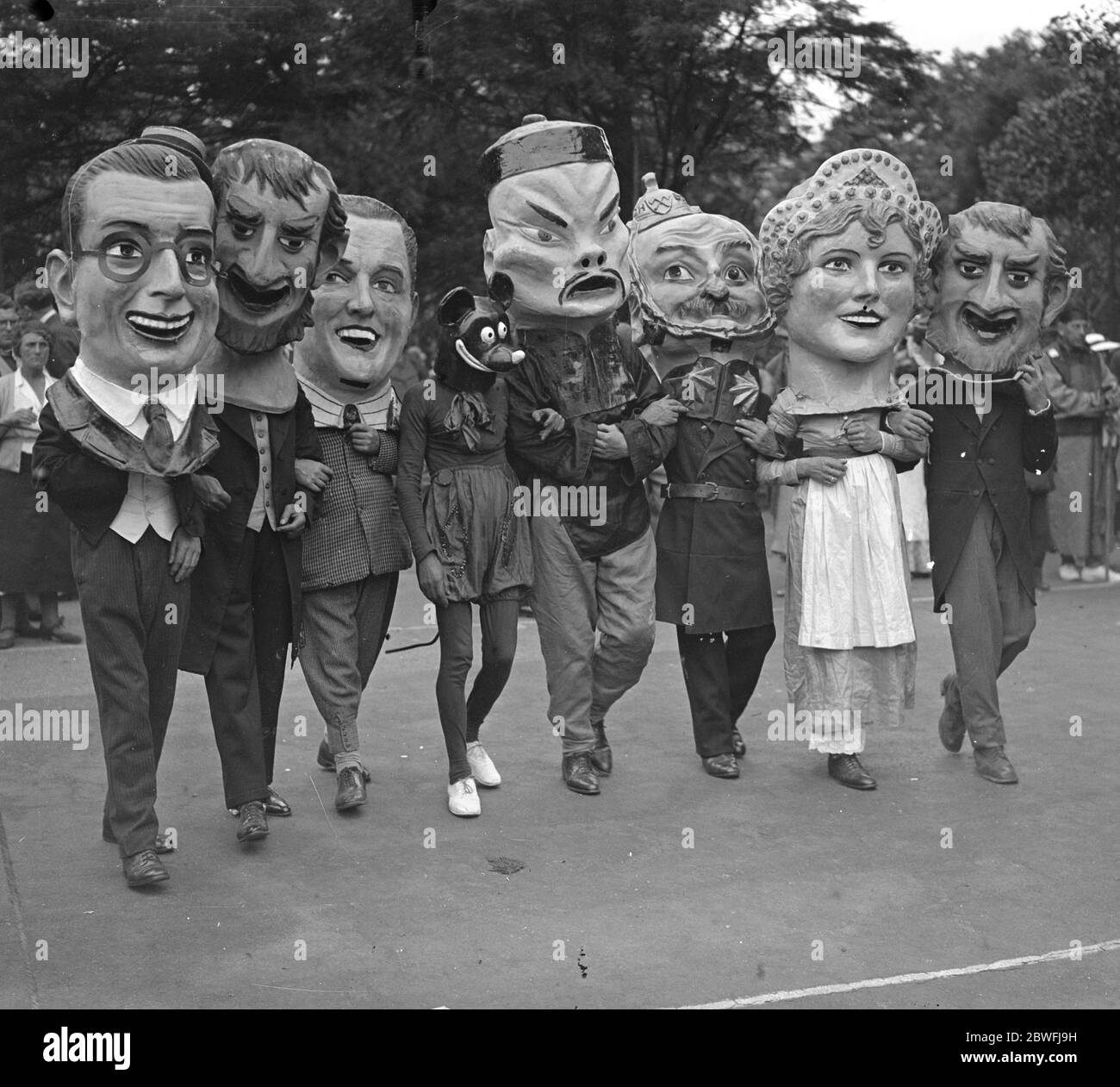 Carnevale di Southend-on-Sea . Alcune figure grottesche nella processione 1936 Foto Stock