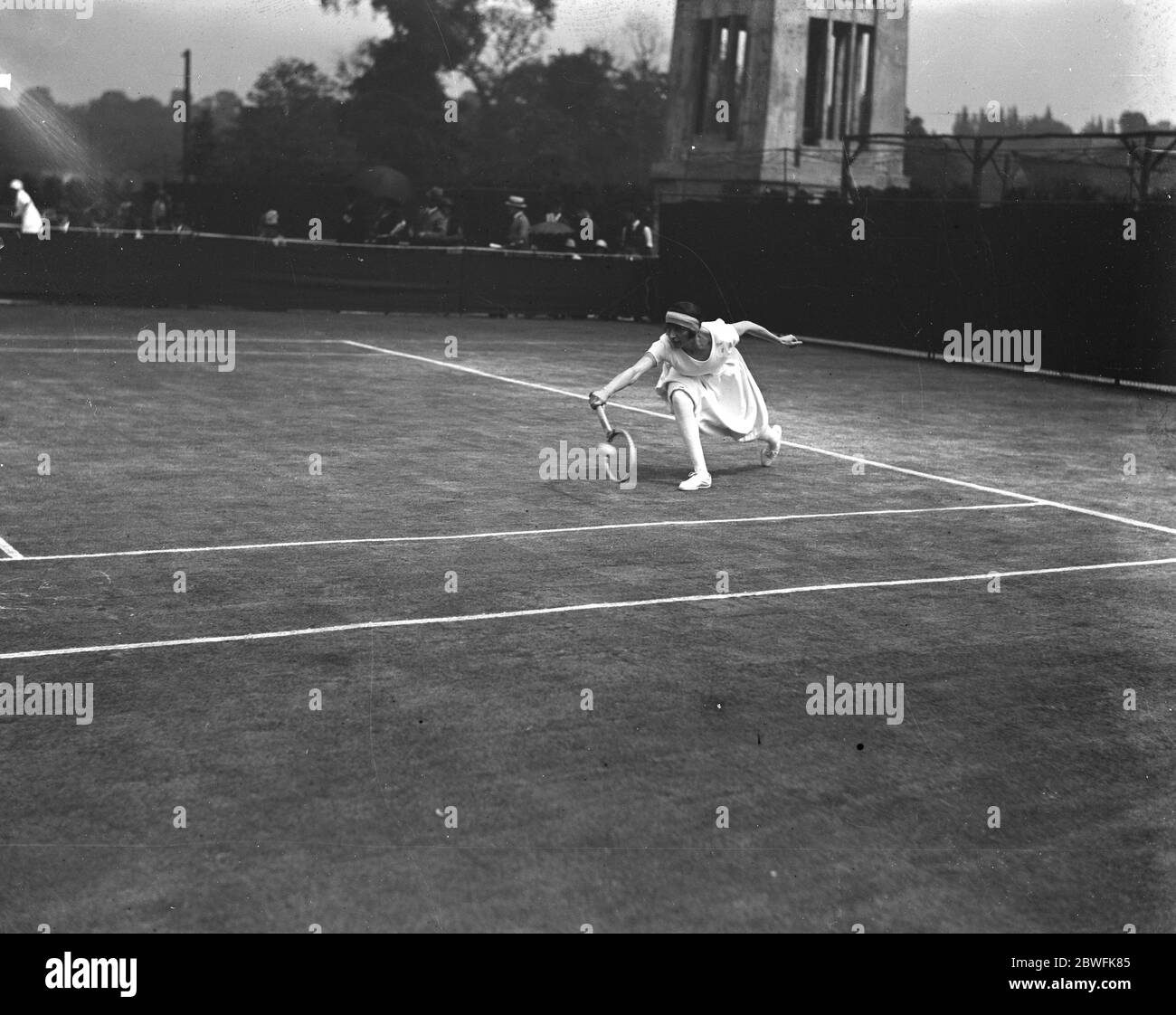 Campionato di tennis su prato a Wimbeldon Miss McKane in gioco contro Miss Ryan 3 luglio 1923 Foto Stock