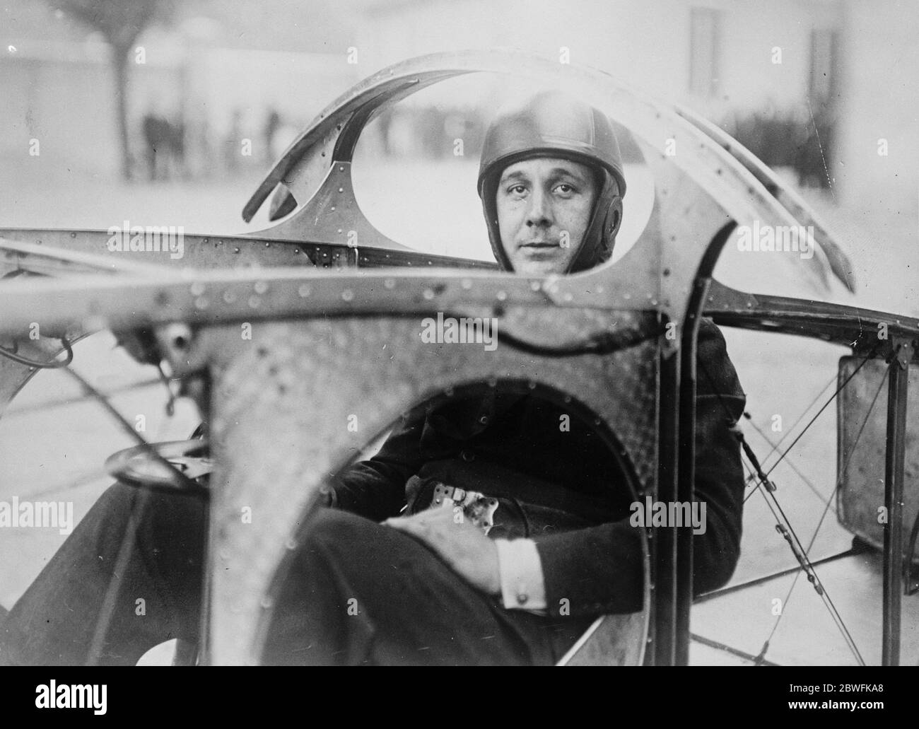 Volo in elicottero riuscito il marchese di Pescara ha appena fatto un volo di successo con il suo nuovo elicottero 5 maggio 1923 Foto Stock