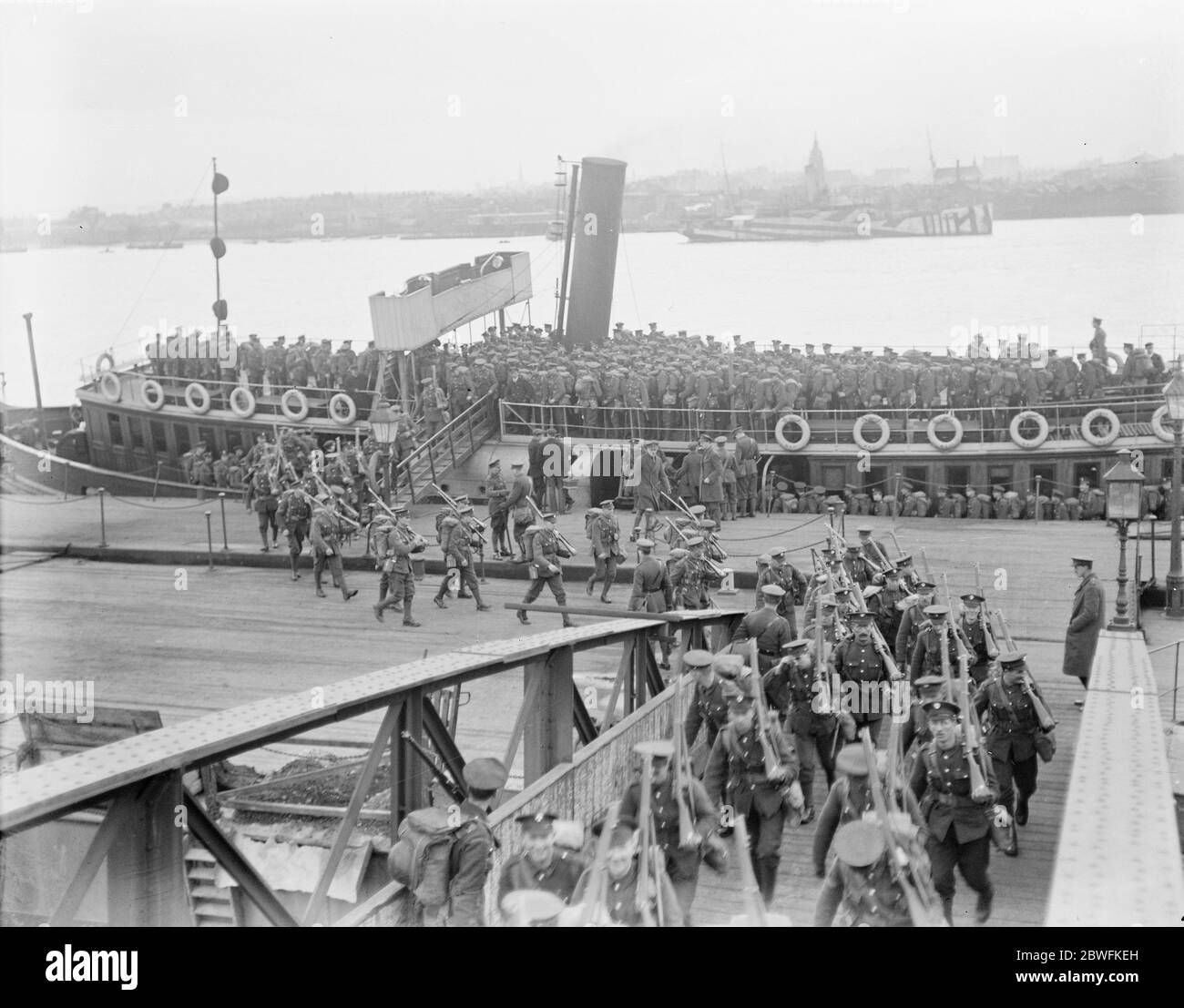 Granadier Guards arrivo a Tilbury 1919 Foto Stock