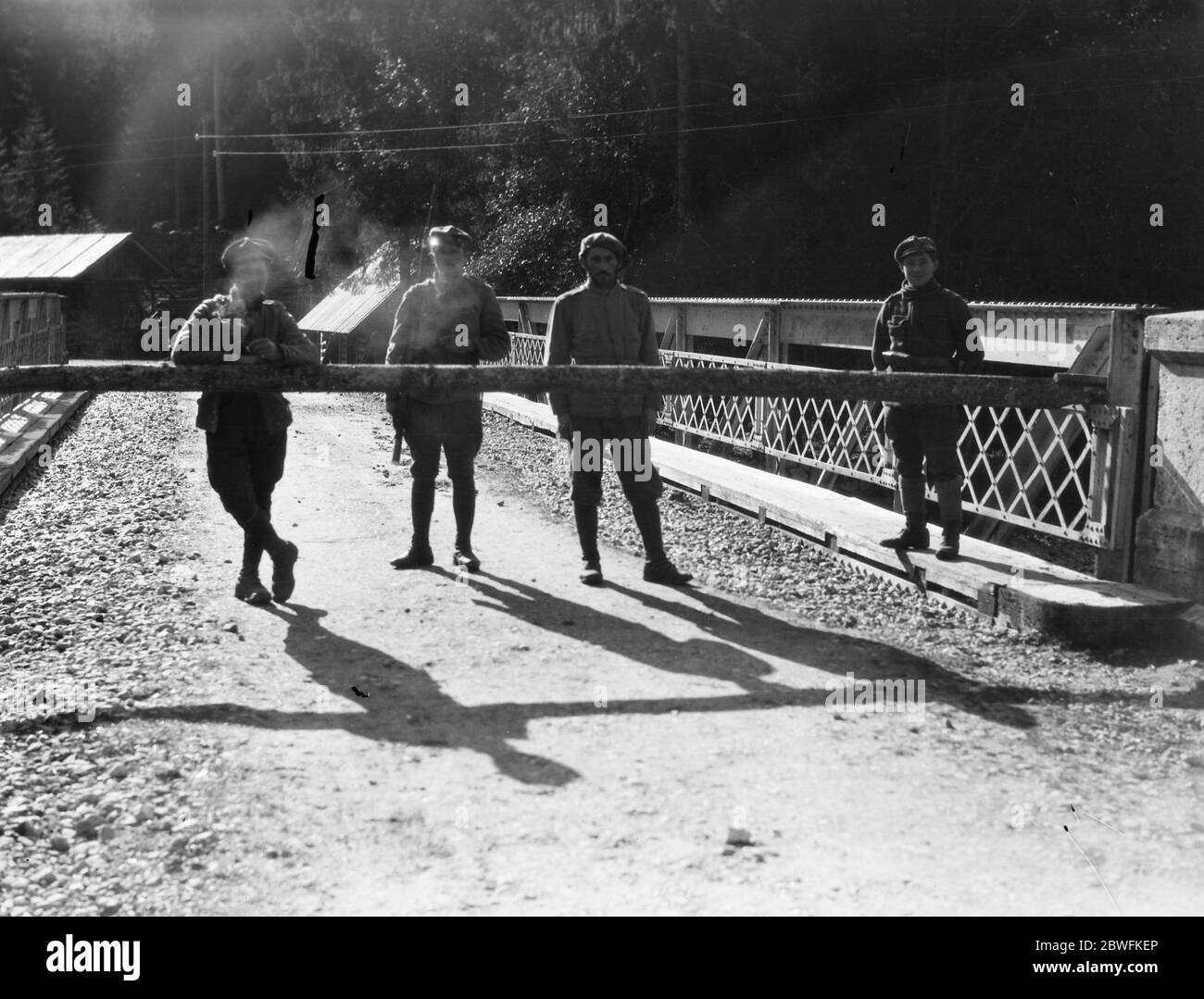Frontiera polacca . Cecoslovacchia . Guardie di frontiera e di frontiera polacche di entrambe le nazioni . Vicino Zakopane . 24 ottobre 1921 Foto Stock