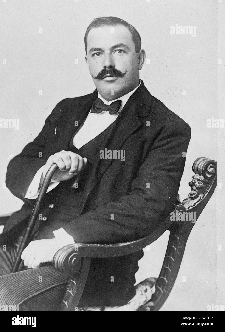 Elezioni di Malta il dottor Enrico Mizzi , capo del Democrate nazionale alle elezioni generali di Malta , che è stato combattuto principalmente sulla questione linguistica , con il risultato che nessun partito ha ottenuto la maggioranza 14 giugno 1924 Foto Stock