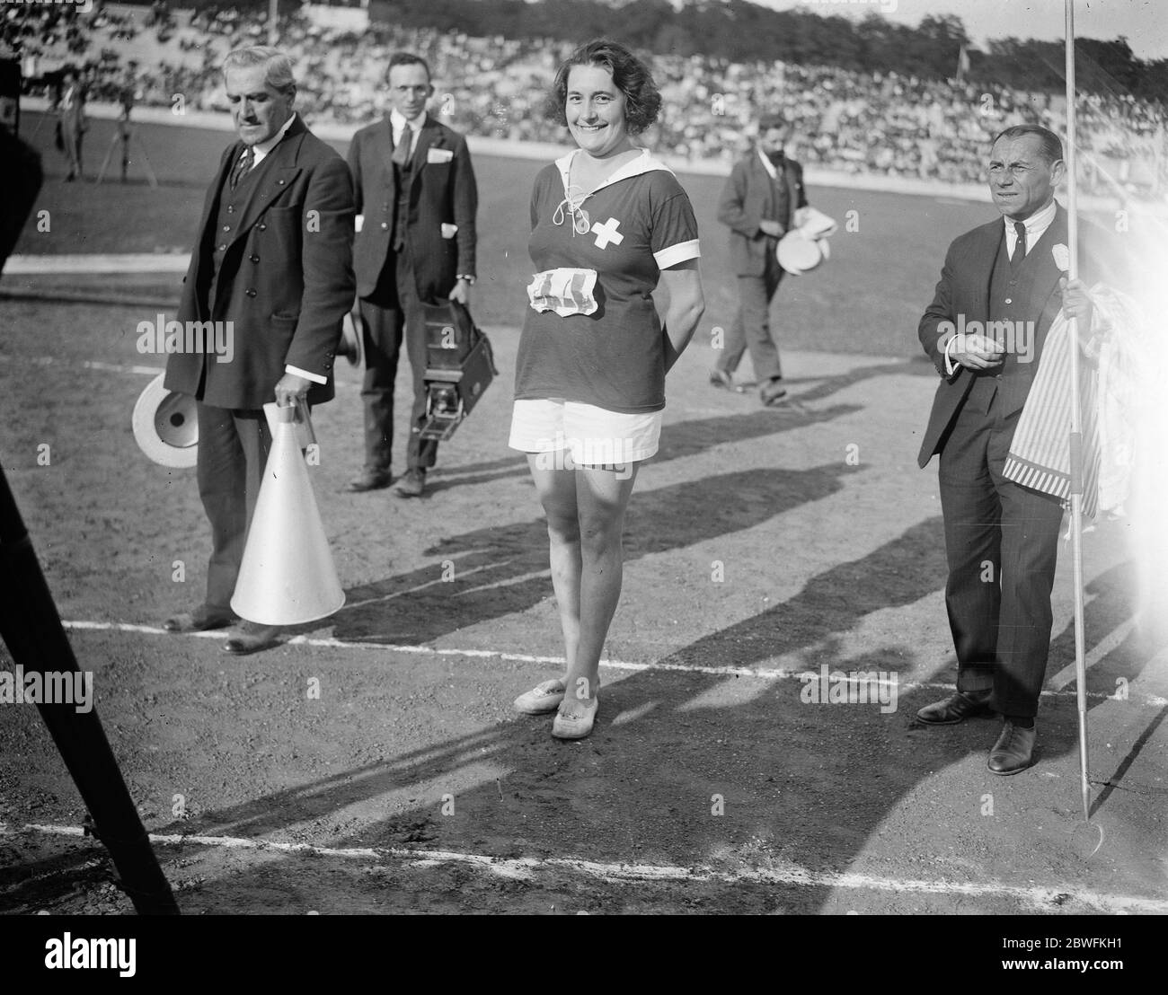 Prima Olympiade femminile . Bella vittoria per la Gran Bretagna . Mlle Pianzola (Svizzera) vincitore del lancio di giavellotto . 21 agosto 1922 Foto Stock