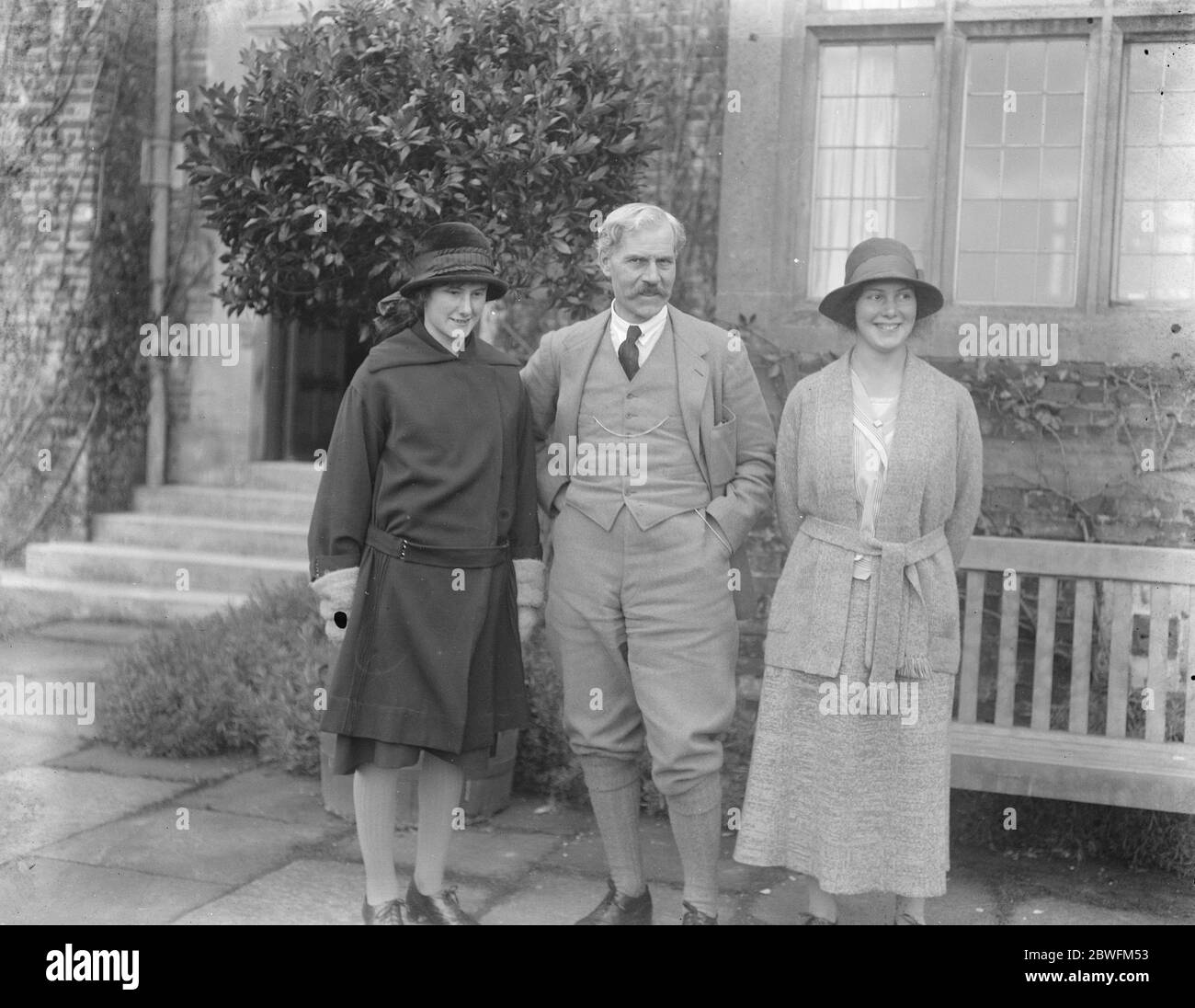 Premiers si riunisce alla prima visita di Chequers Ramsay MacDonald con le sue due figlie il 22 giugno 1924 Foto Stock