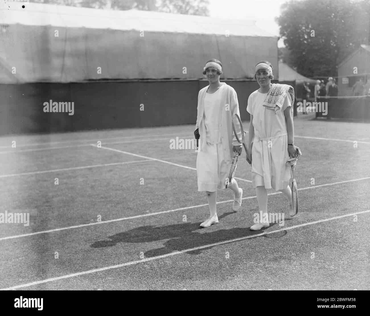 Finale di tennis su prato a Wimbeldon Miss Joan Fry e Miss lumley Ellis 27 maggio 1925 Foto Stock