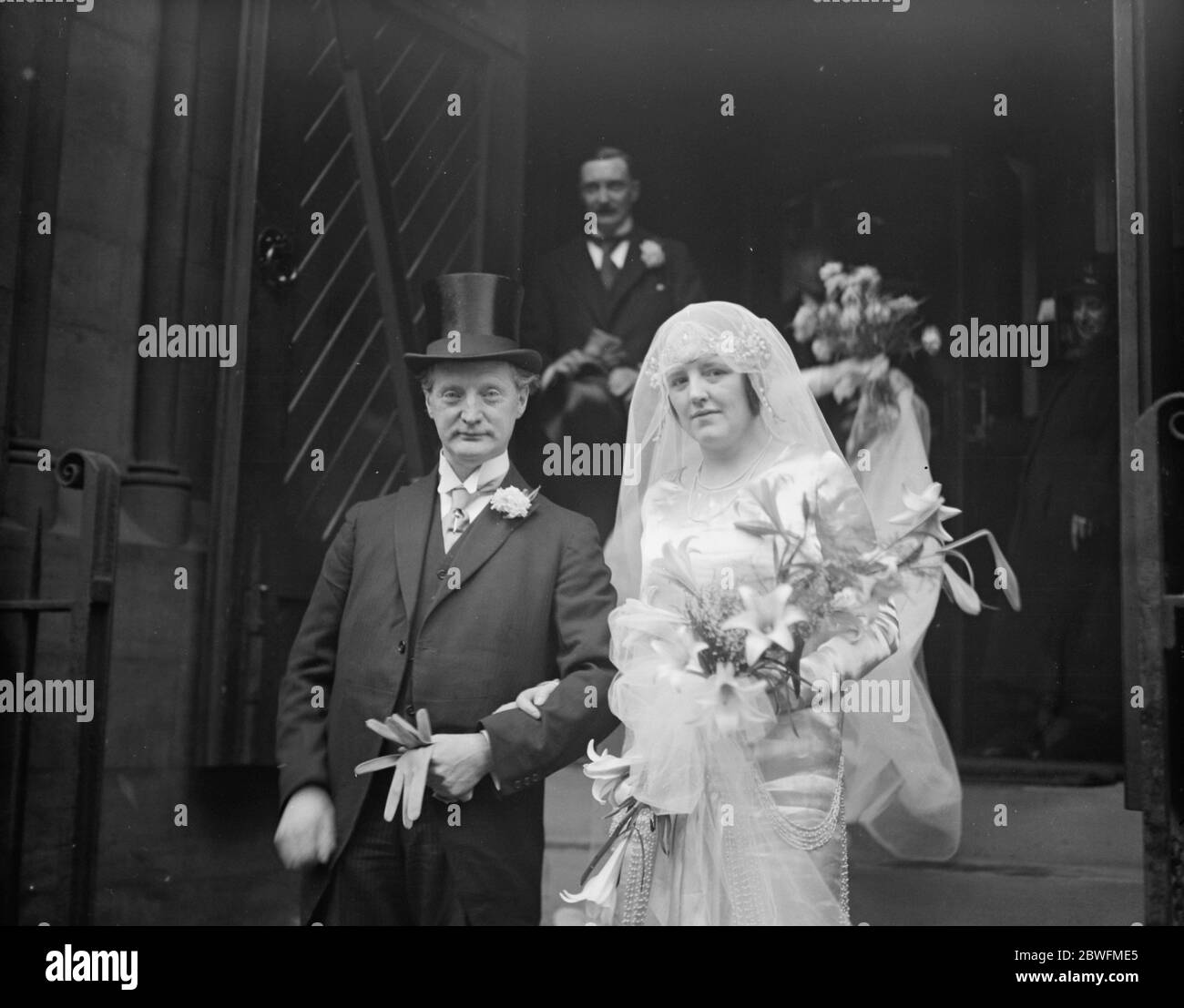 Il matrimonio di Sir Beddoe Rees Sir Beddoe Rees , M P e Miss e G Jones Griffithe sono stati sposati alla Chiesa Presbiteriana gallese in Charing Cross Road, 29 gennaio 1925 Foto Stock