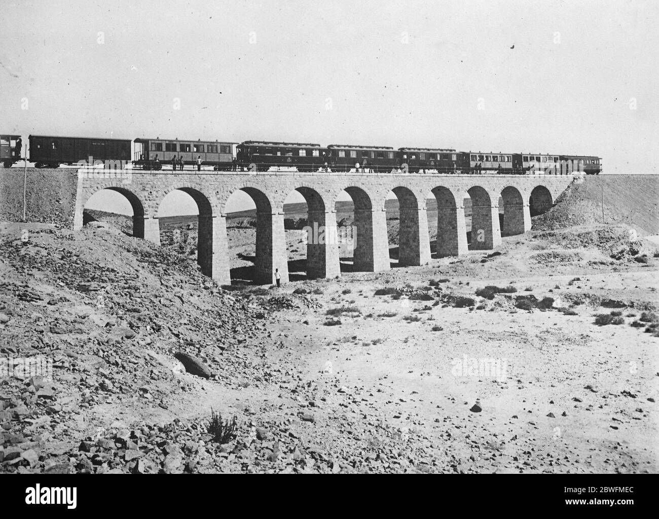 Mecca e Medina . Ponte Maan, sulla ferrovia di Hejaz. Non c'è fiume e il ponte è necessario solo per le inondazioni . 1925 Foto Stock